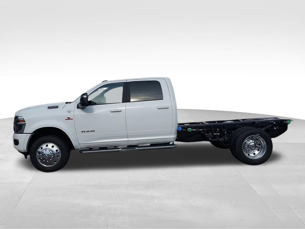 New 2026 RAM 4500 4x4 Crew Cab DRW w/ Laramie Trim Package image 5