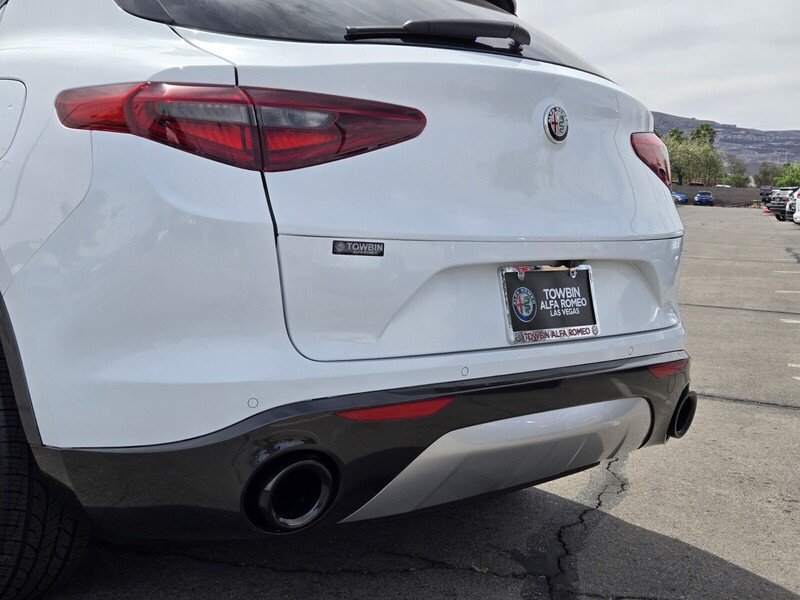 Used 2022 Alfa Romeo Stelvio Ti AWD/4WD image 5