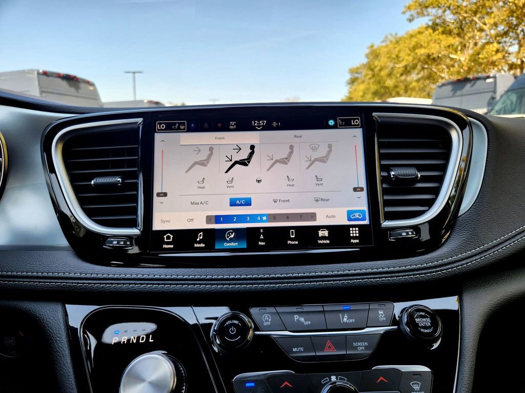 New 2026 Chrysler Pacifica Limited w/ Uconnect Theater Family Group image 21