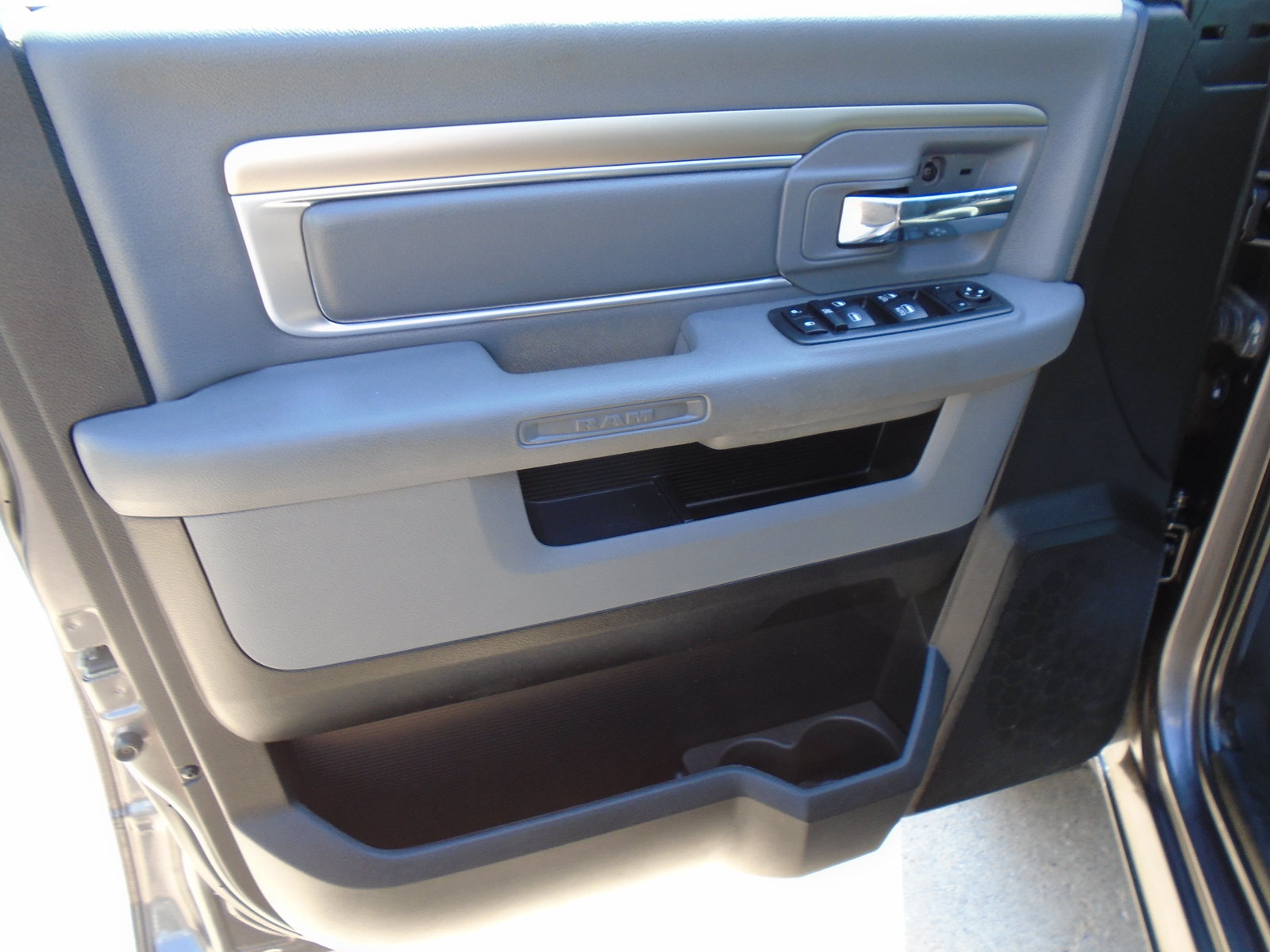 Used 2018 RAM 1500 Outdoorsman AWD/4WD image 19