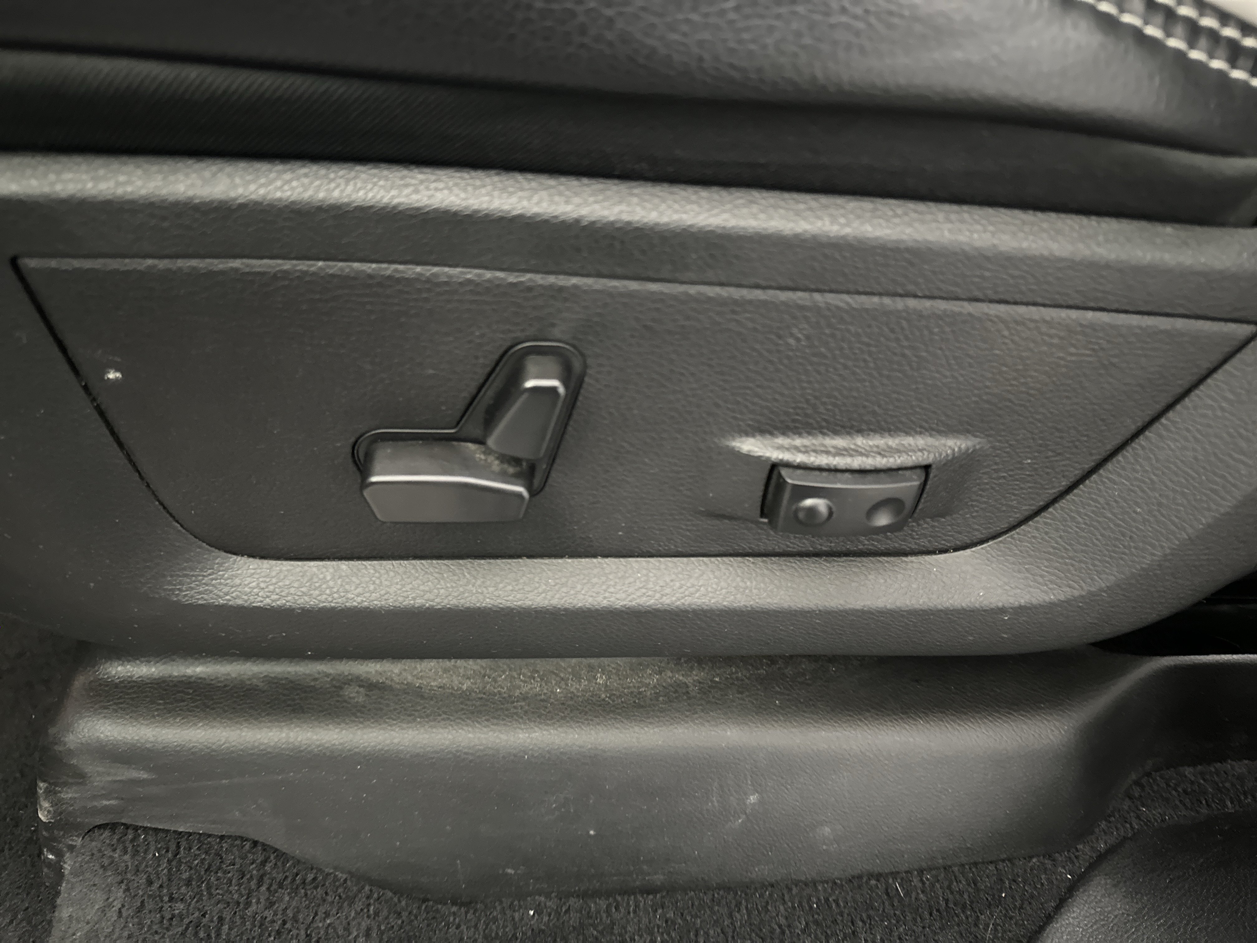 Used 2025 RAM 2500 Laramie AWD/4WD image 23