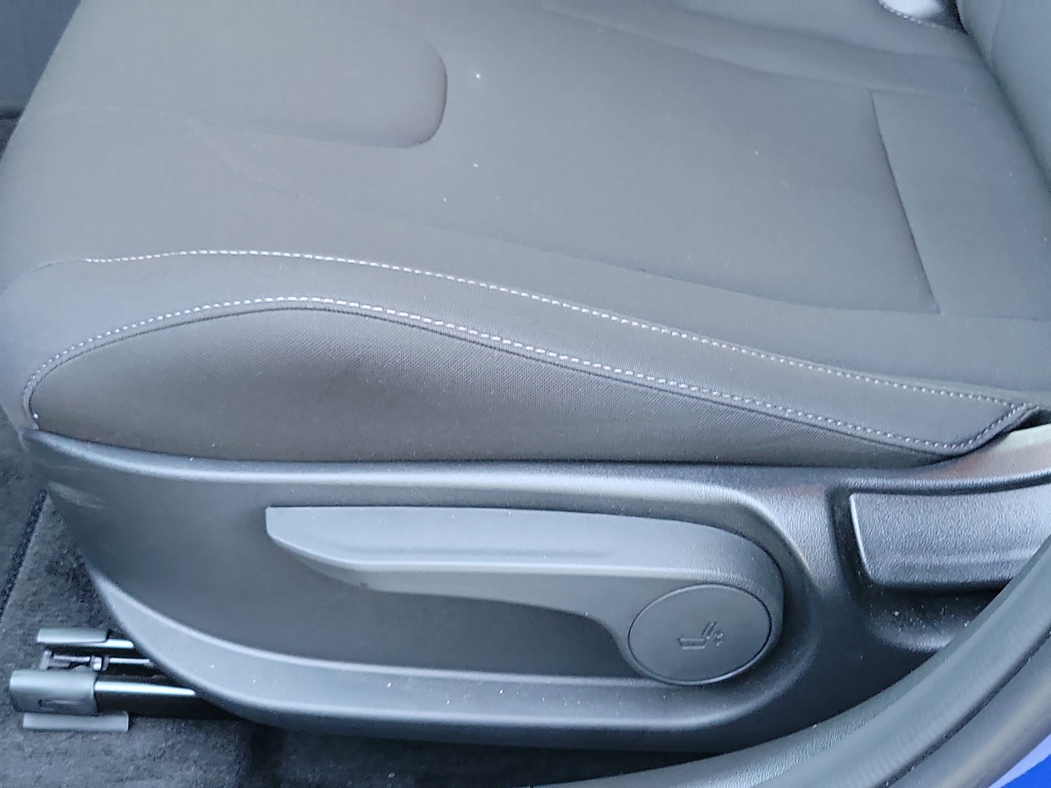 Certified 2025 Hyundai Elantra Sport w/ Cargo Package image 17