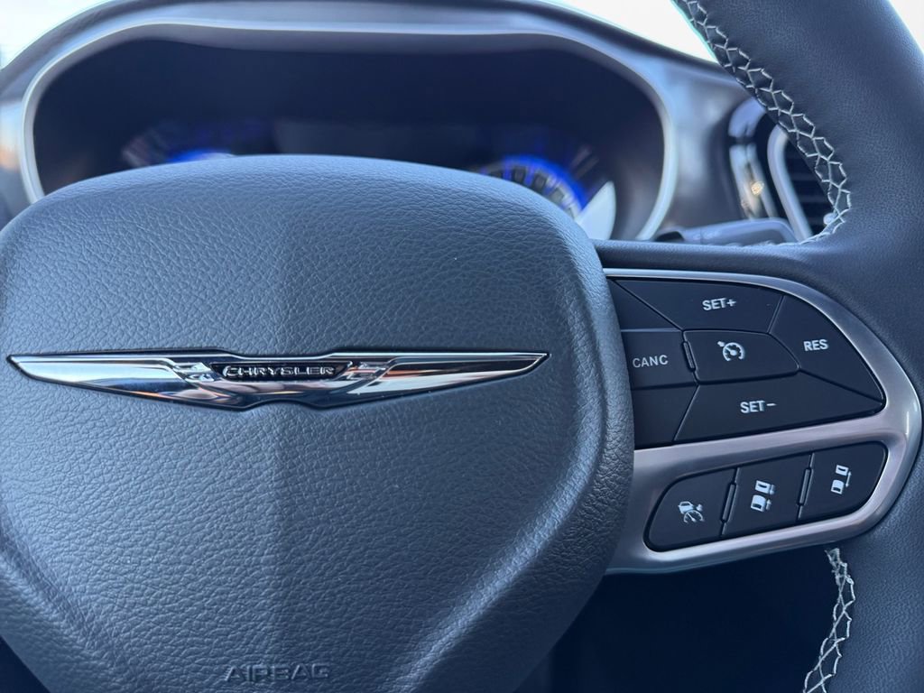 New 2026 Chrysler Pacifica Select FWD image 26