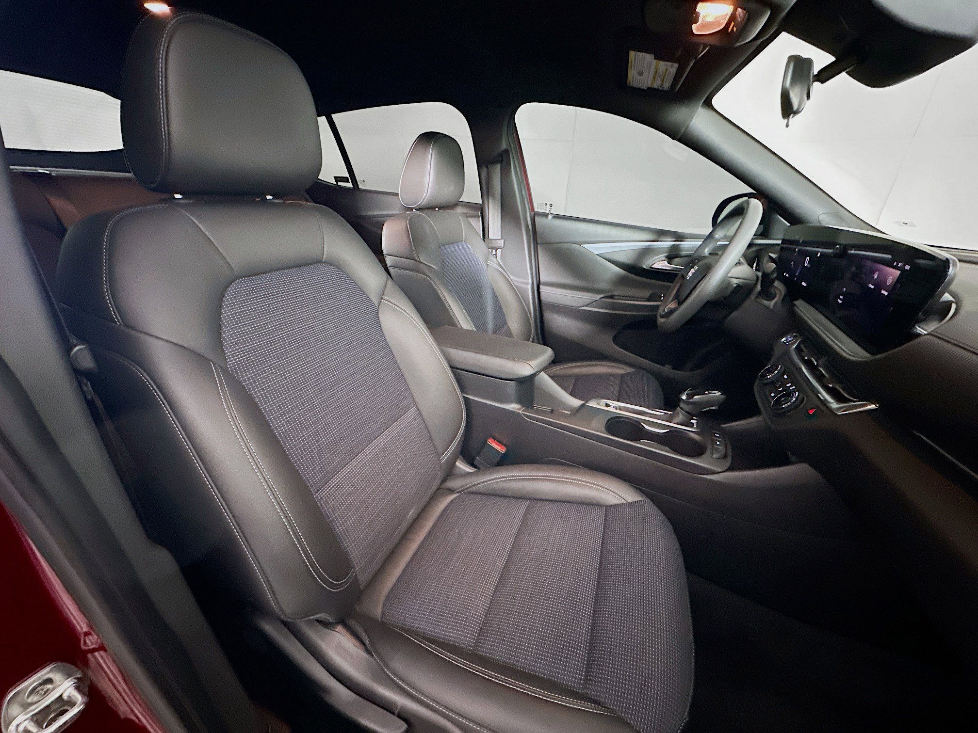 Used 2024 Buick Envista Preferred image 28