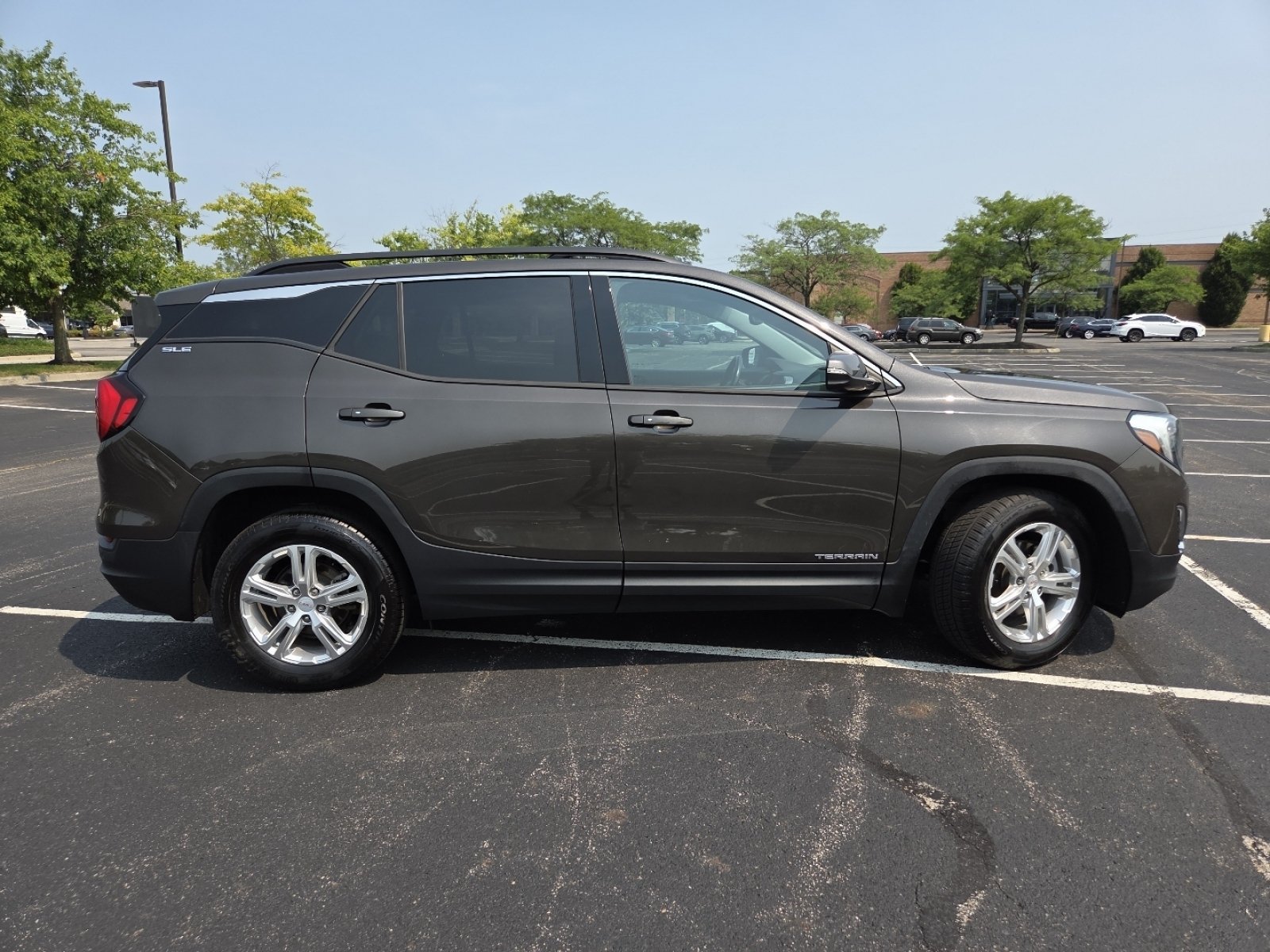 Used 2020 GMC Terrain SLE w/ Driver Convenience Package FWD image 18