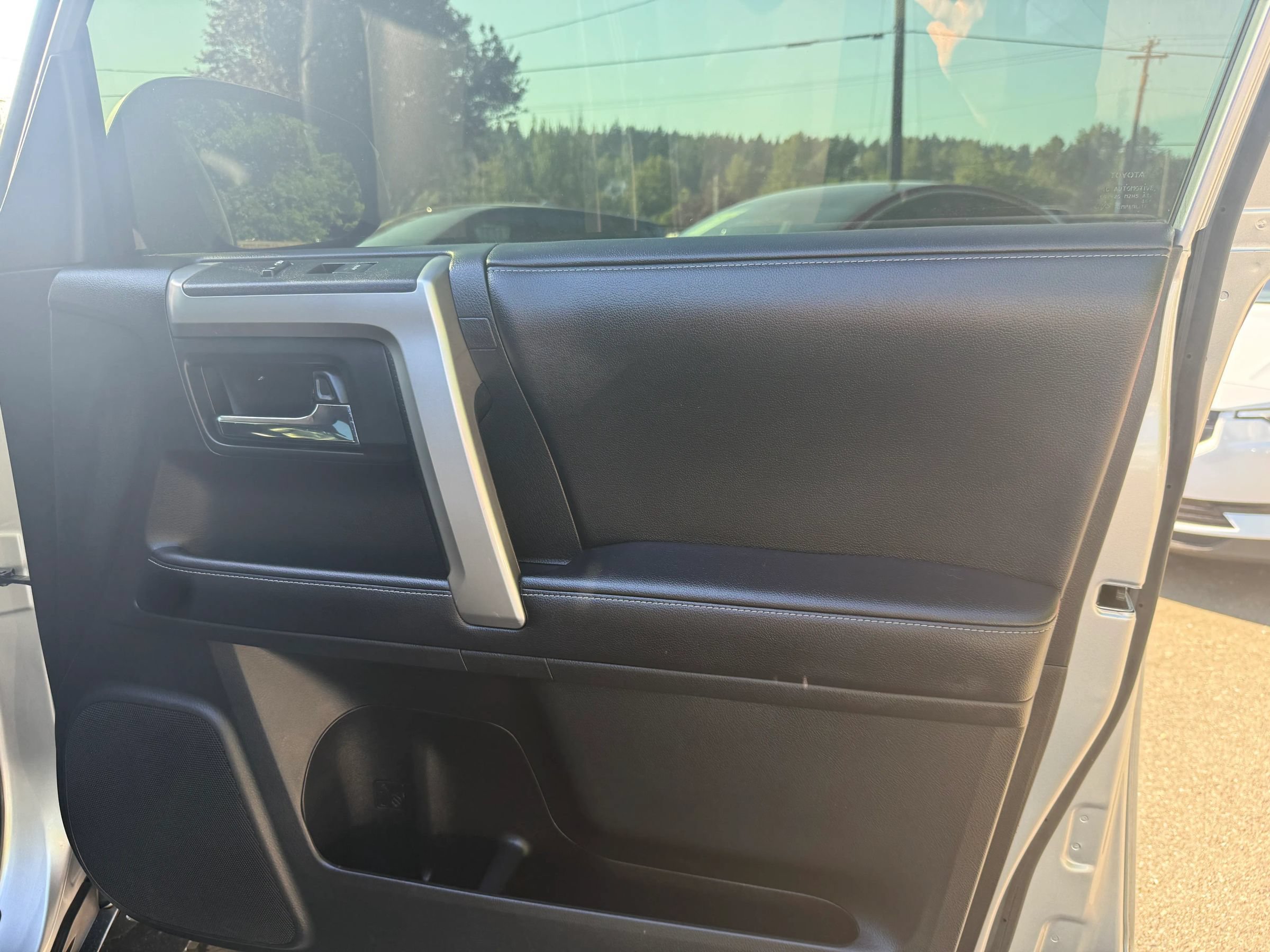 Used 2019 Toyota 4Runner SR5 AWD/4WD image 30