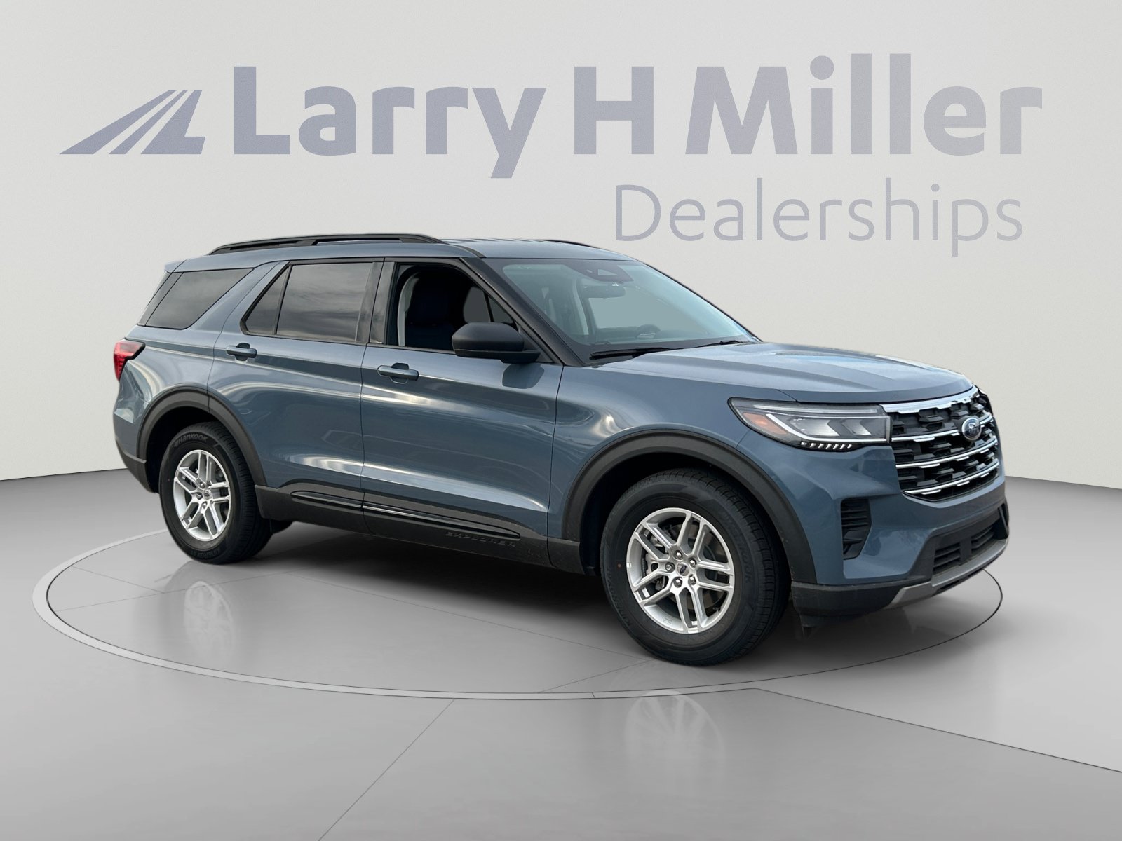 New 2026 Ford Explorer Active RWD image 7