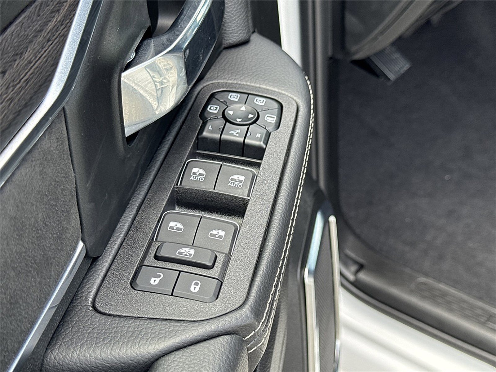 New 2025 RAM 3500 Laramie RWD image 21