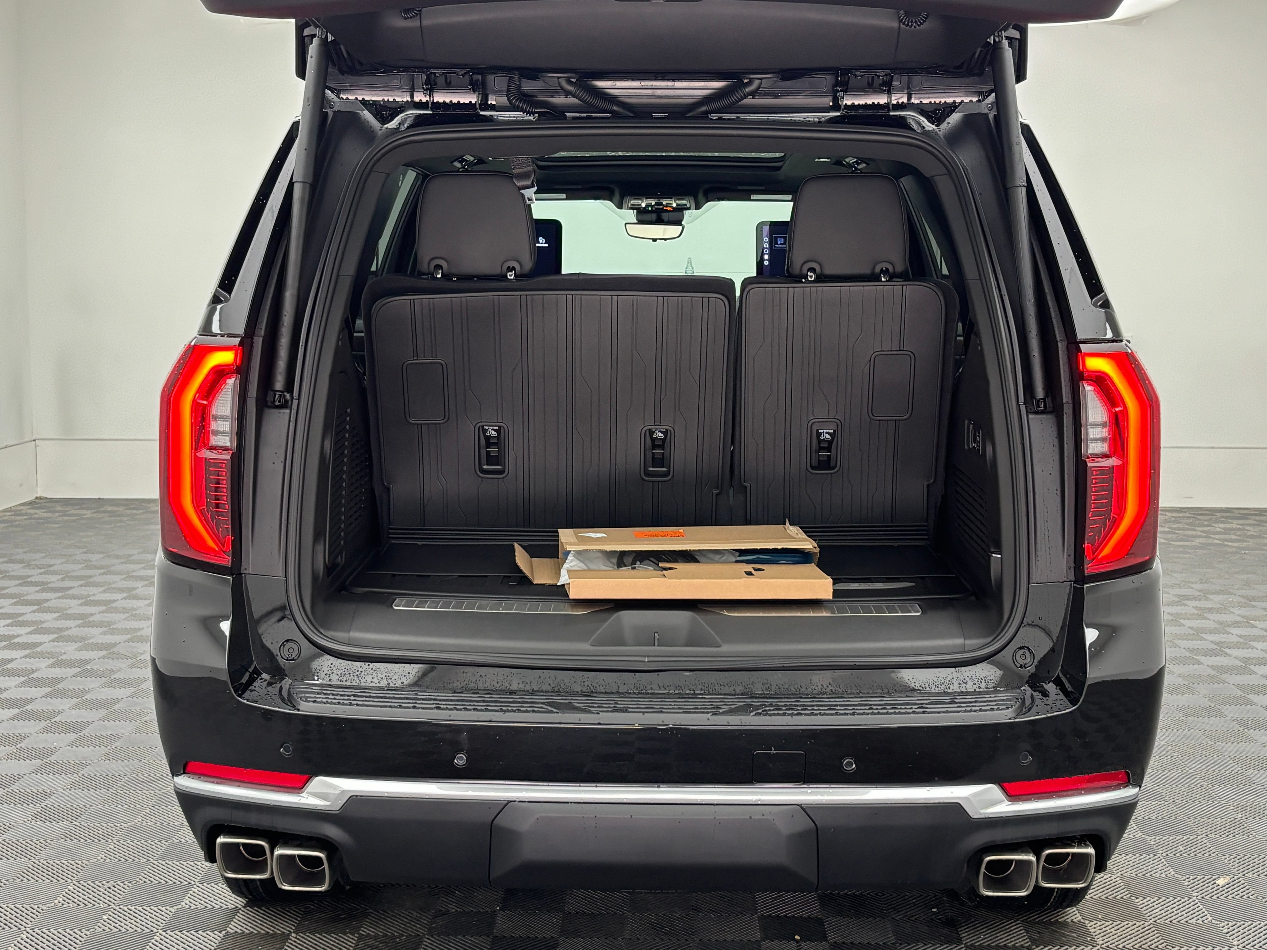 New 2026 GMC Yukon Denali w/ Denali Reserve Package AWD/4WD image 13