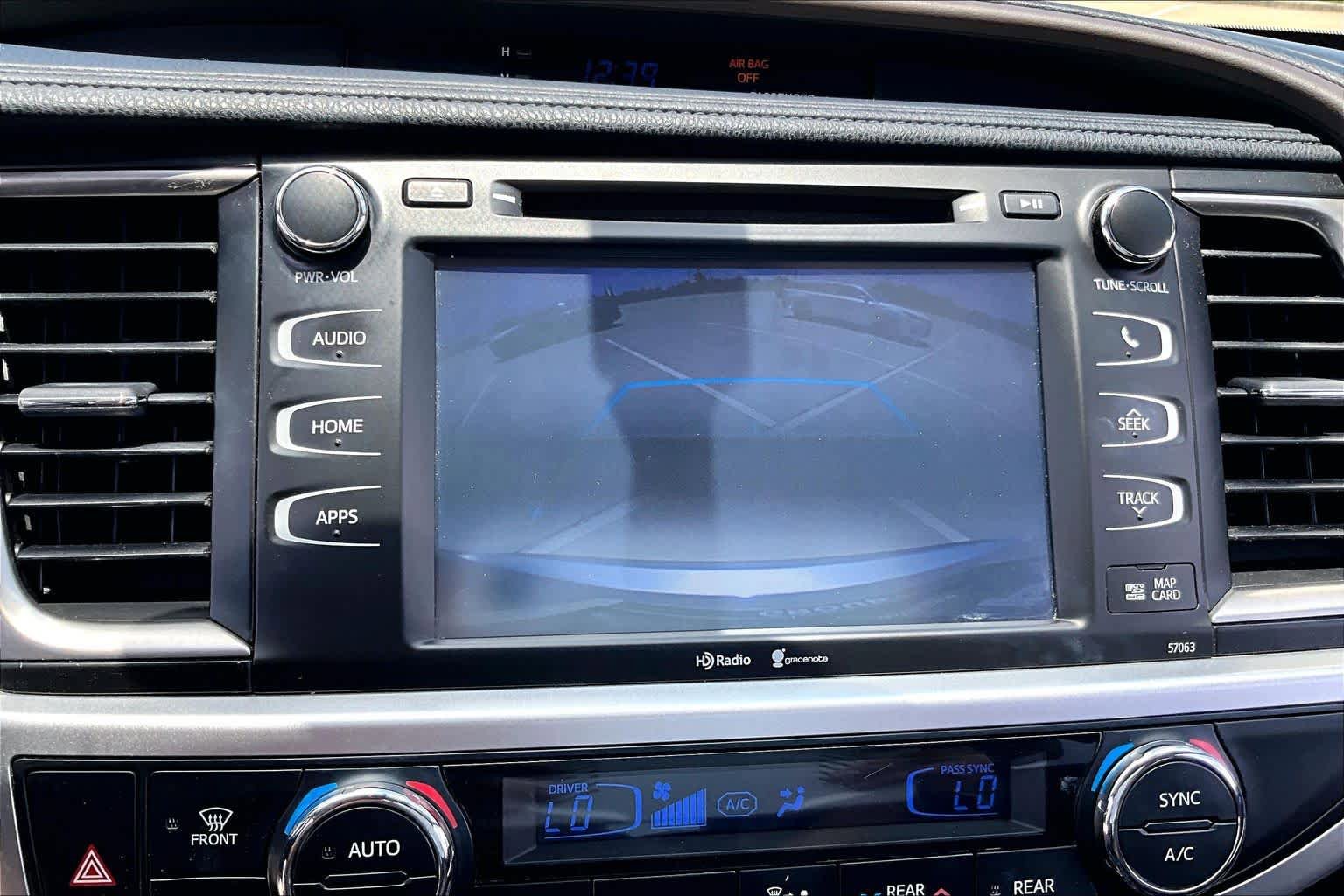 Used 2015 Toyota Highlander XLE FWD image 25