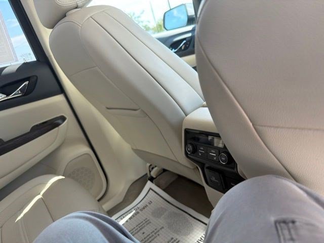 Used 2020 GMC Acadia Denali w/ Technology Package FWD image 31