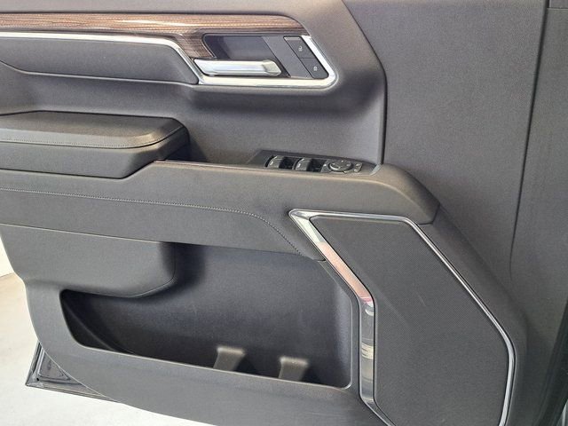 Used 2023 Chevrolet Silverado 1500 LT AWD/4WD image 19