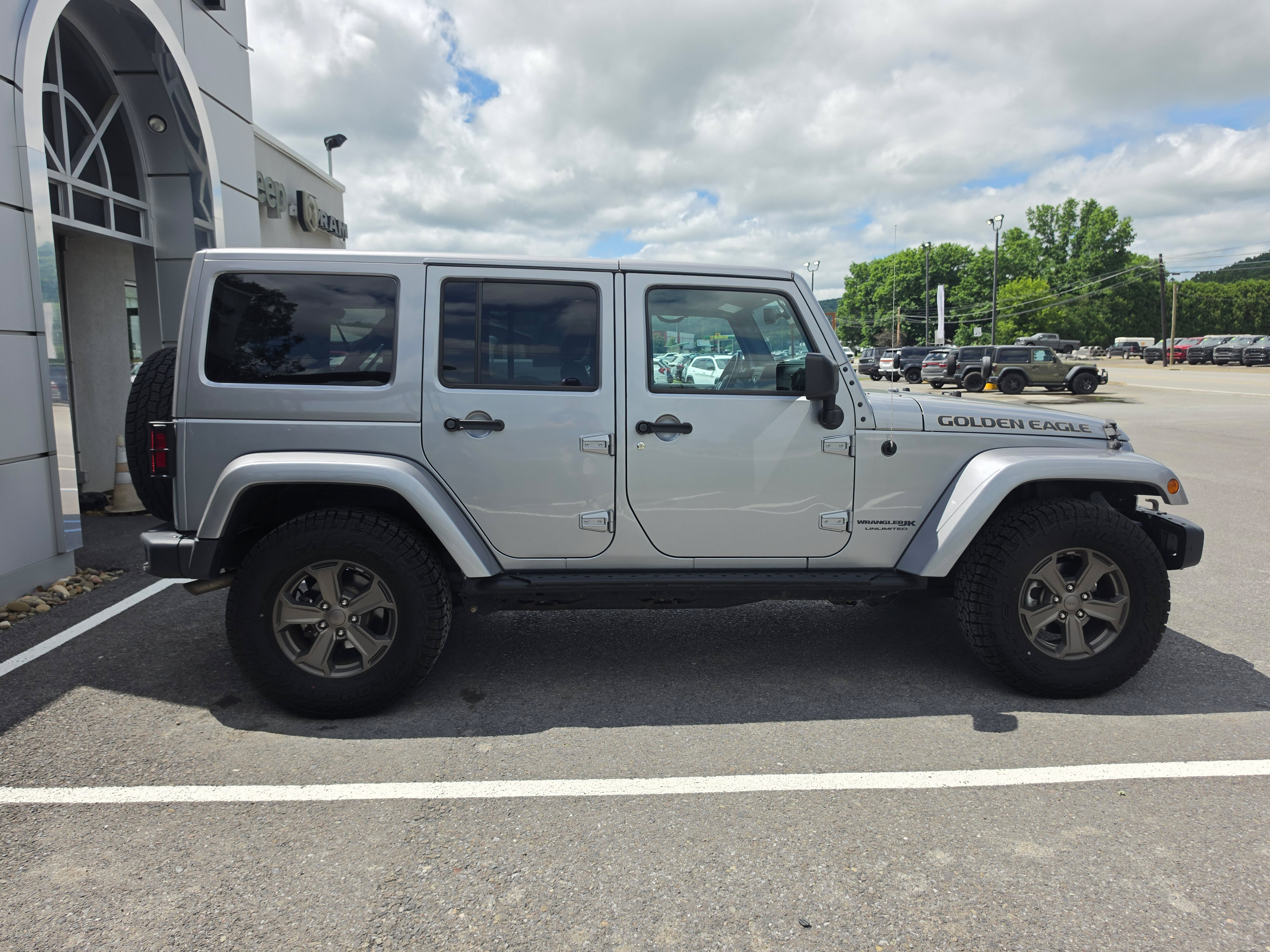 Used 2018 Jeep Wrangler Unlimited Sport AWD/4WD image 2