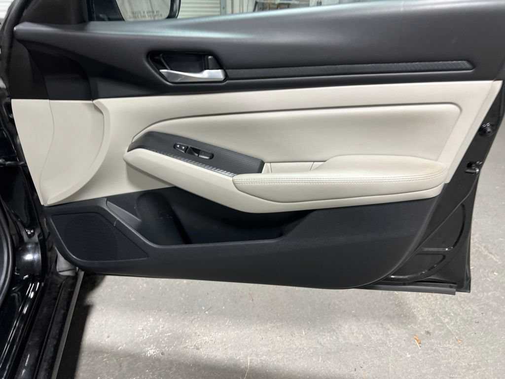 Used 2024 Nissan Altima 2.5 SV FWD image 10