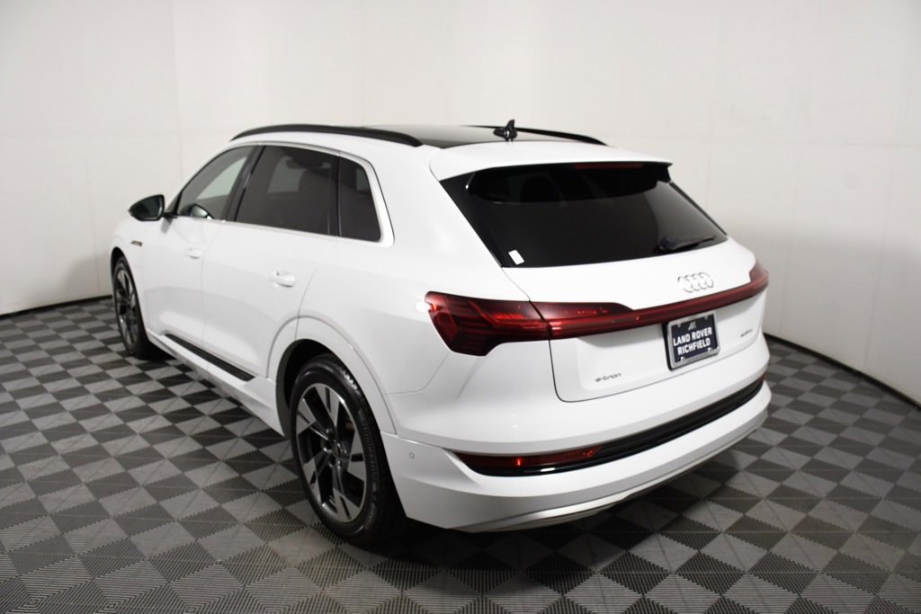 Used 2021 Audi e-tron Prestige w/ Prestige Package image 4