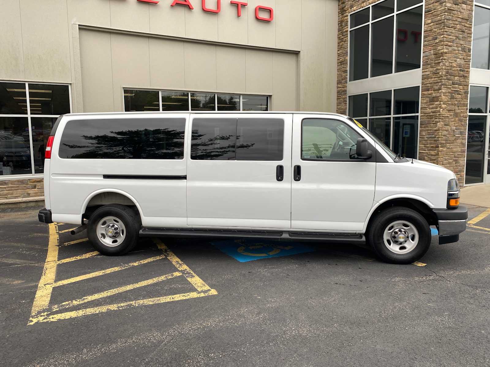 Used 2025 Chevrolet Express 3500 LT w/ LT Preferred Equipment Group RWD image 14
