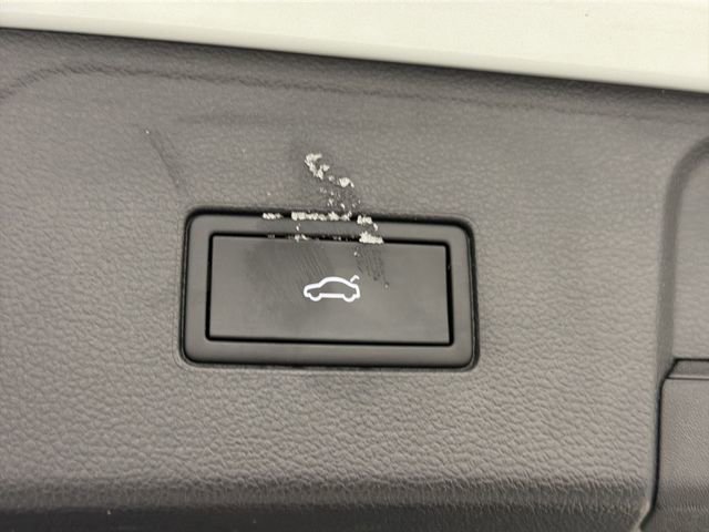 Used 2025 Volkswagen Atlas SE AWD/4WD image 16