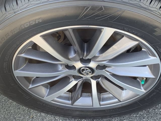 Used 2018 Toyota Highlander XLE AWD/4WD image 36