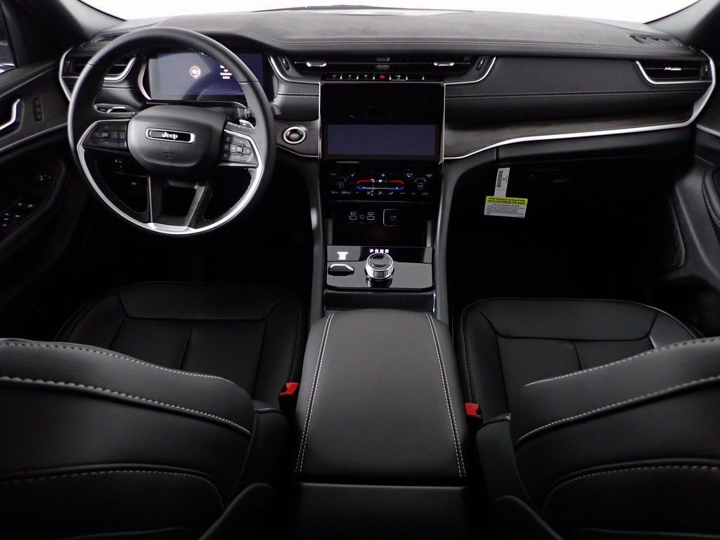 New 2025 Jeep Grand Cherokee Limited w/ Black Appearance Package image 32