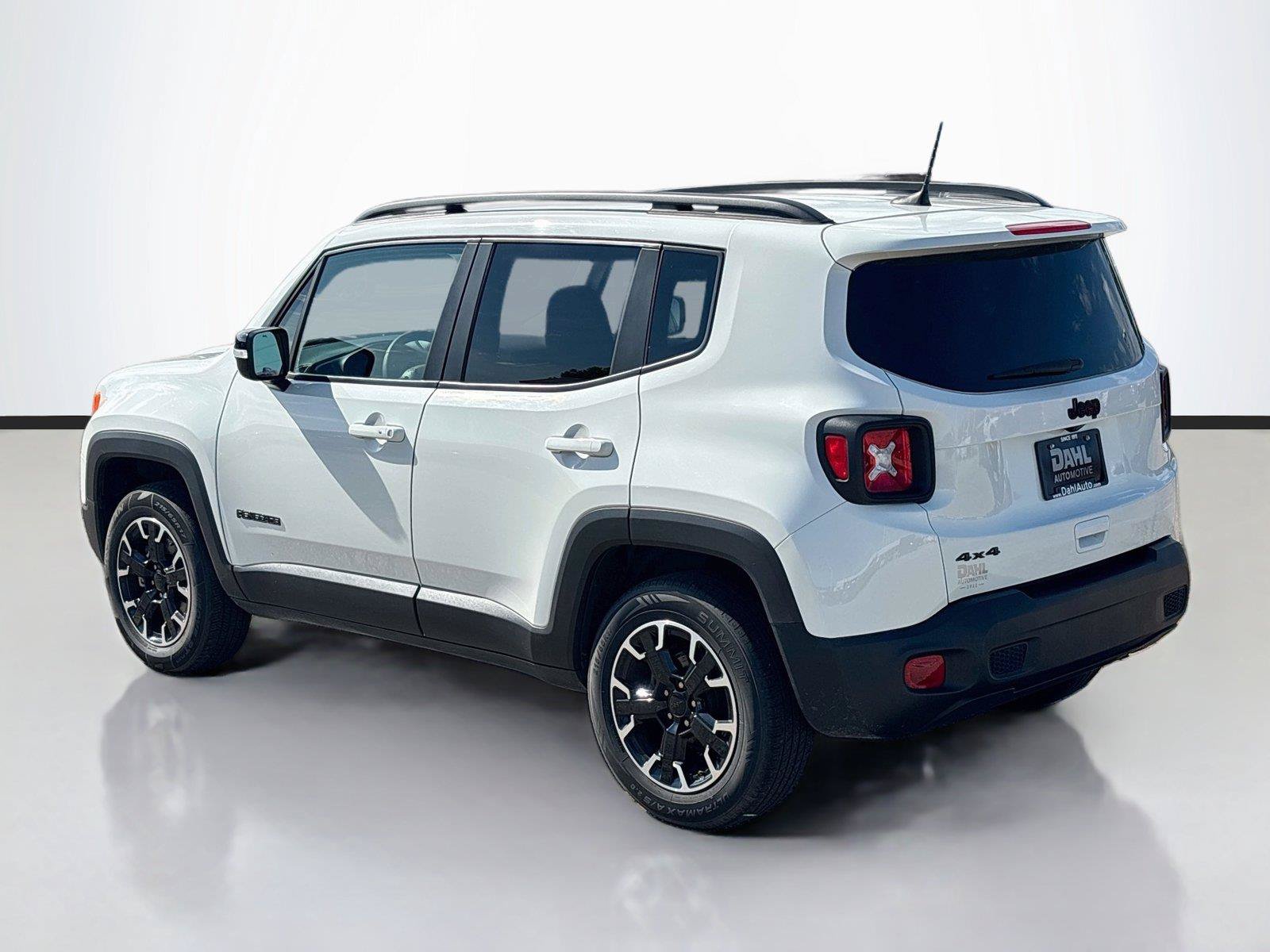 Certified 2023 Jeep Renegade Latitude AWD/4WD image 10