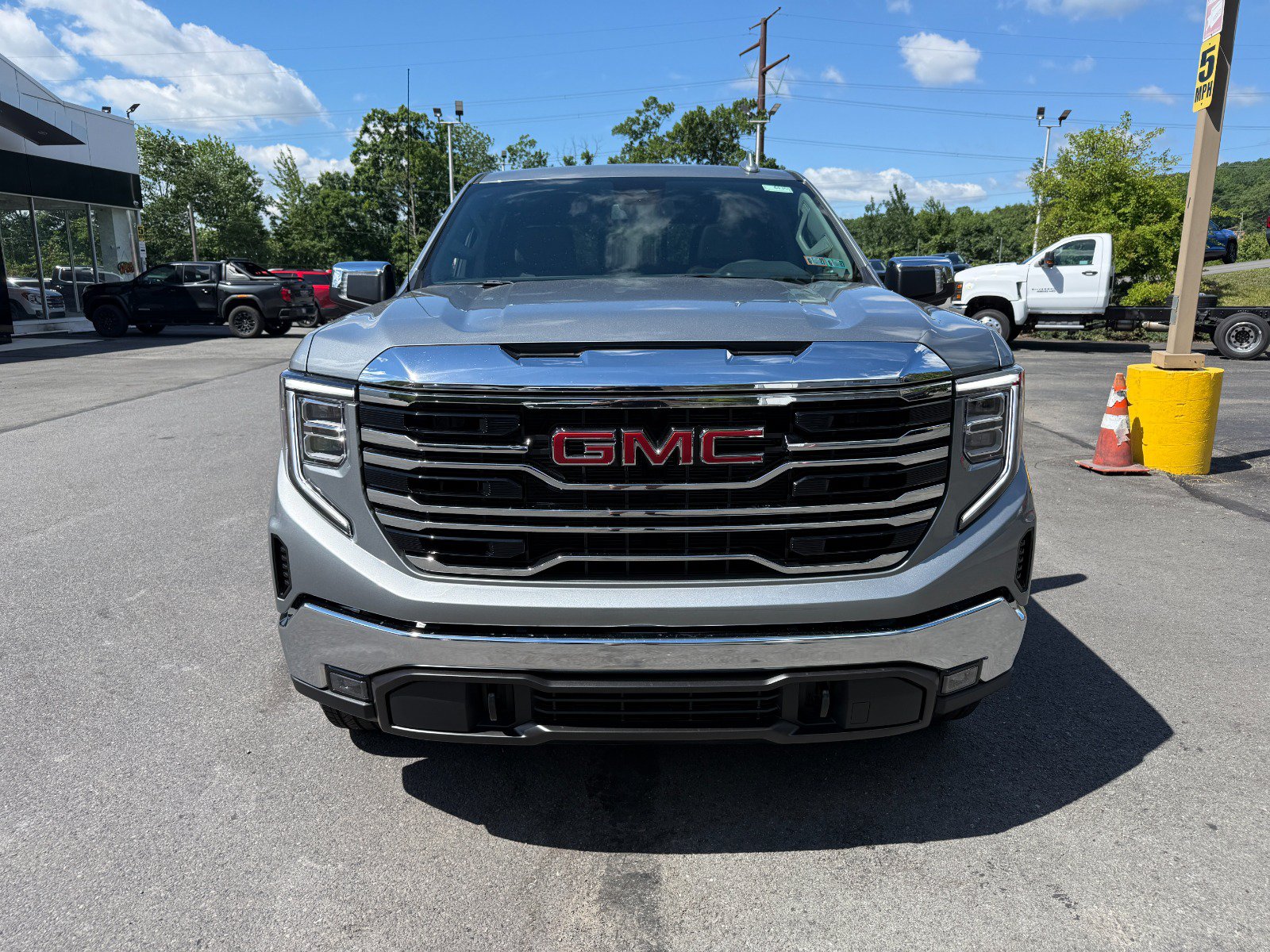 New 2026 GMC Sierra 1500 SLT w/ SLT Premium Package AWD/4WD image 8