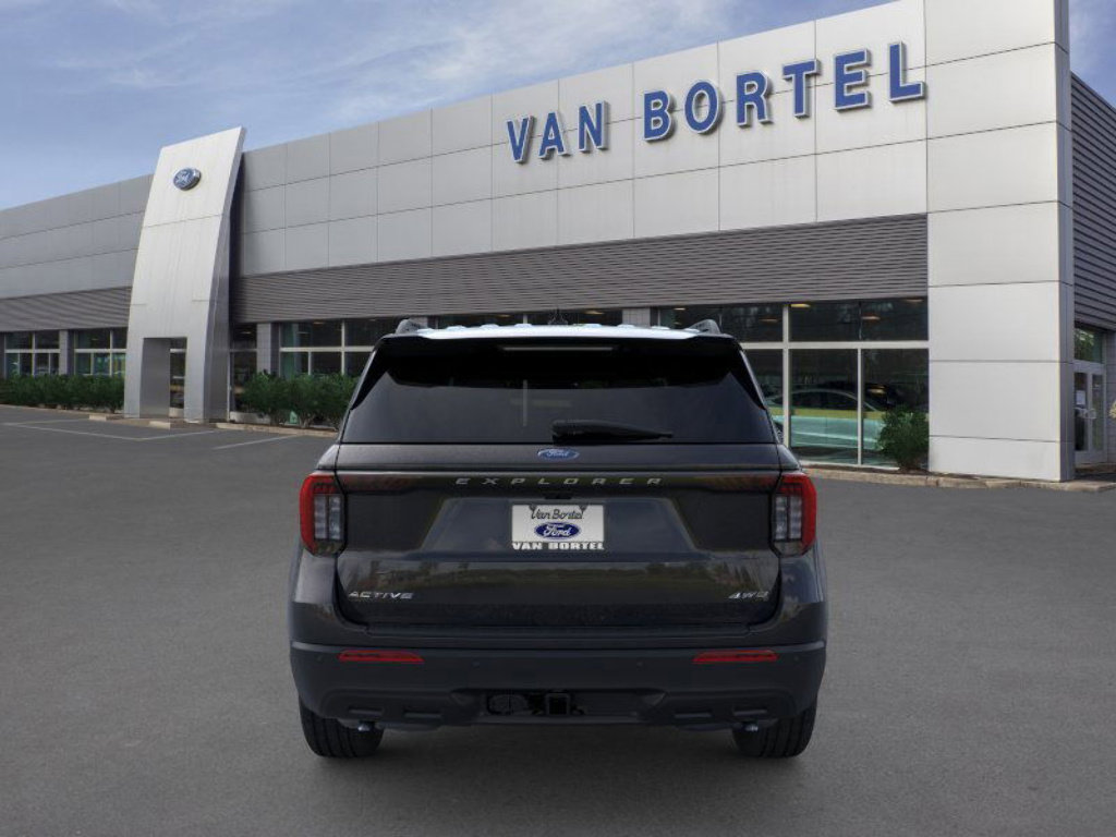 Used 2026 Ford Explorer Active AWD/4WD image 5