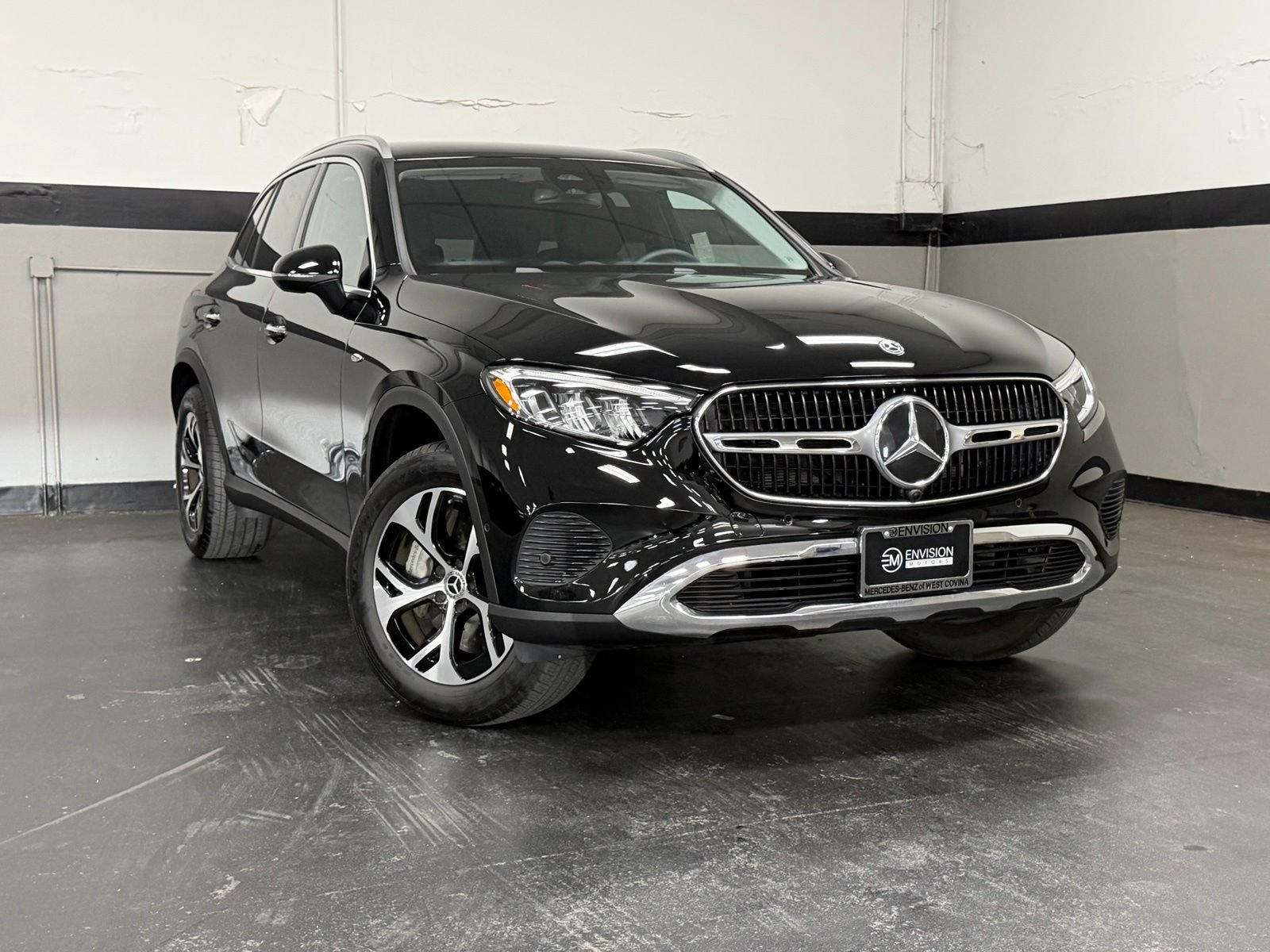 Used 2025 Mercedes-Benz GLC 350e 4MATIC image 2