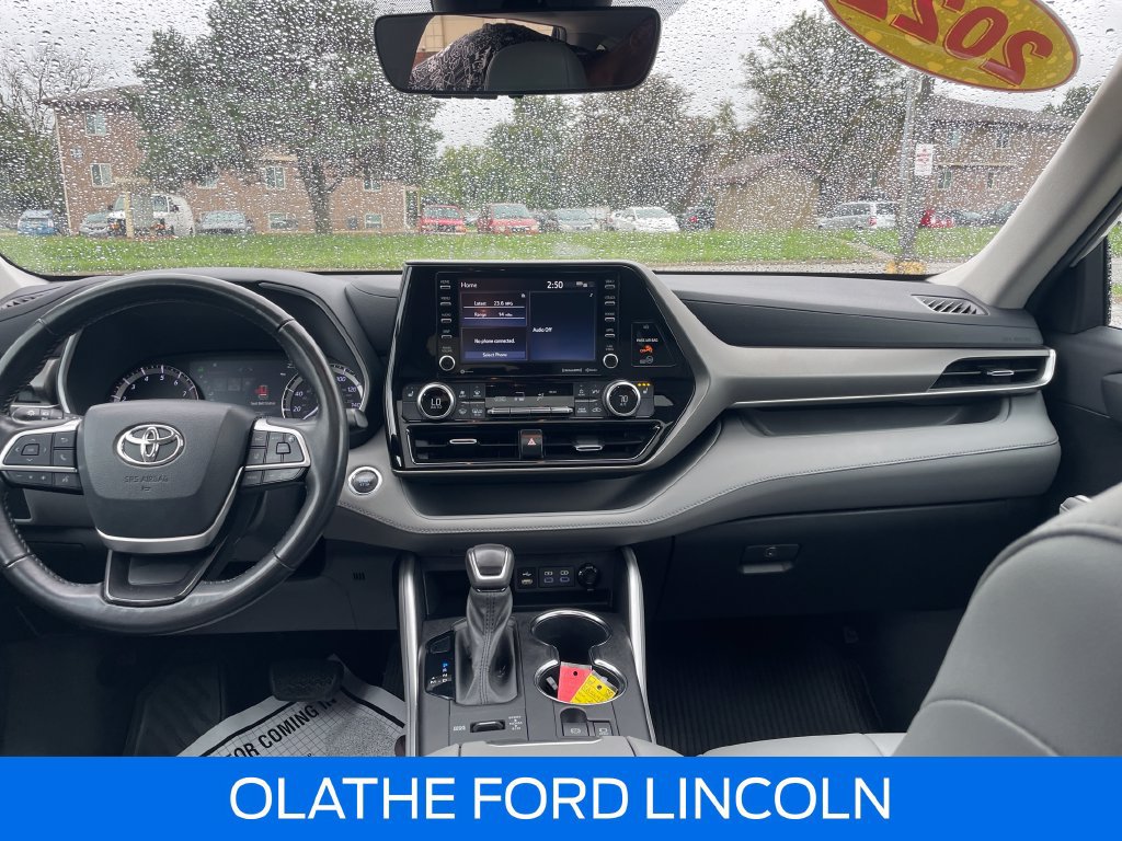 Used 2022 Toyota Highlander XLE AWD/4WD image 22