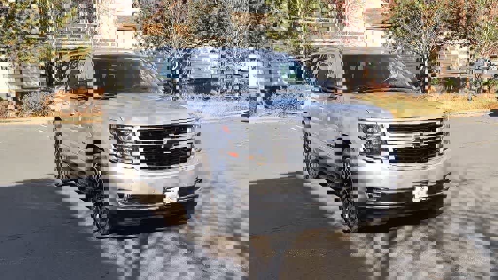 Used 2019 Chevrolet Suburban Premier image 3