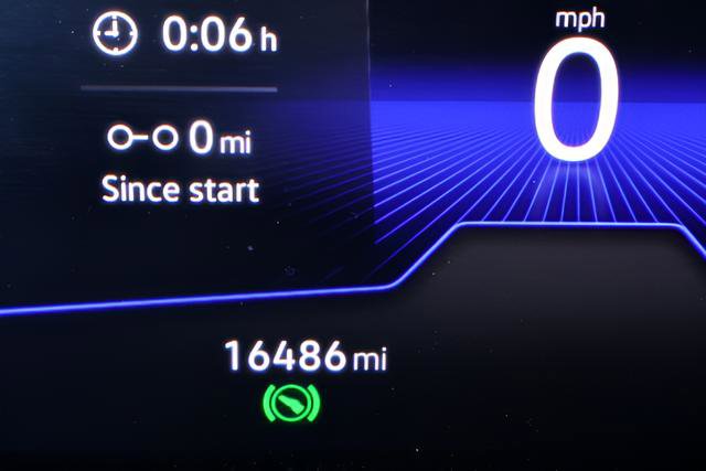 Certified 2022 Volkswagen Taos SE w/ IQ.Drive SE Package image 2