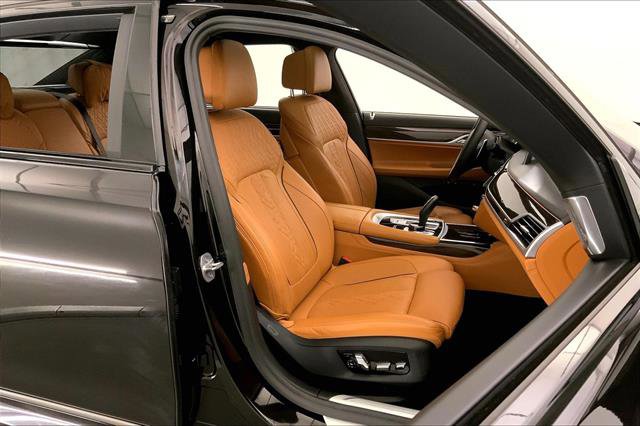 Used 2019 BMW M760i xDrive w/ Luxury Rear Seating Package image 6