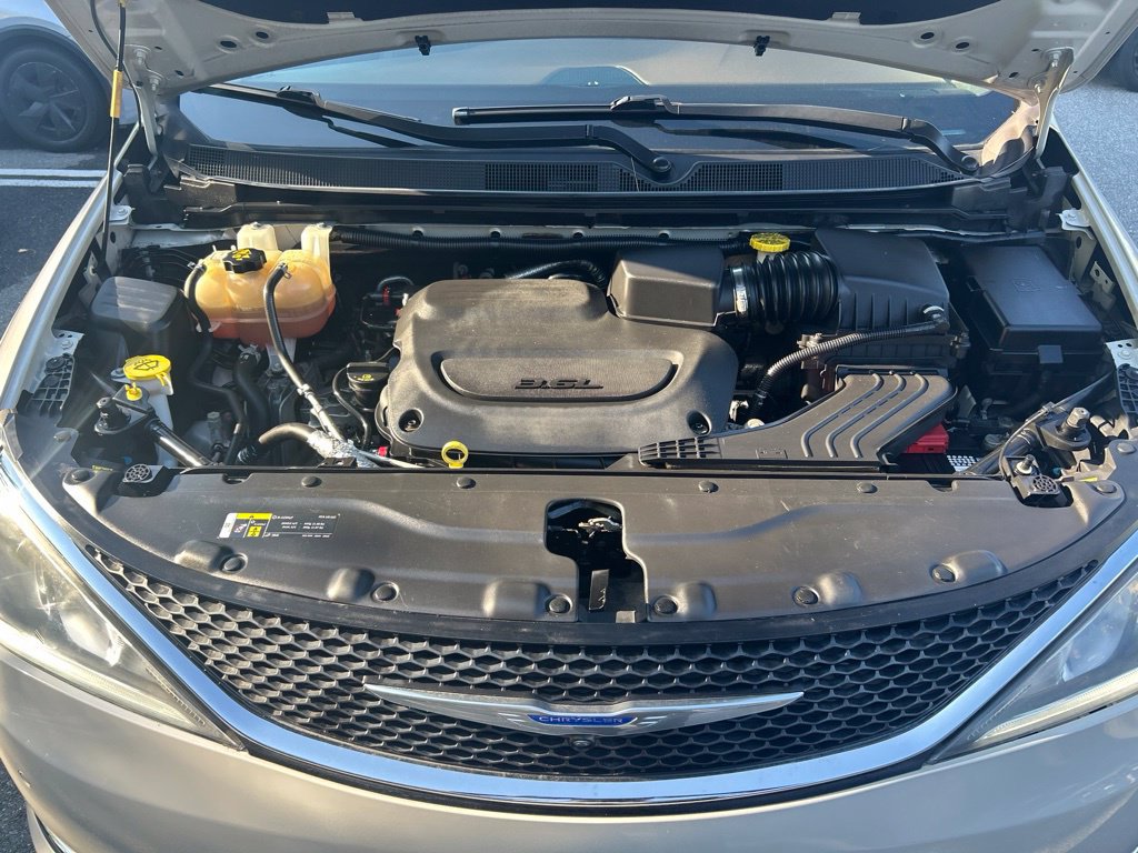 Used 2019 Chrysler Pacifica Limited w/ Advanced Safetytec Group FWD image 44