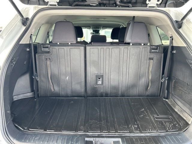 Used 2022 Toyota Highlander L image 35