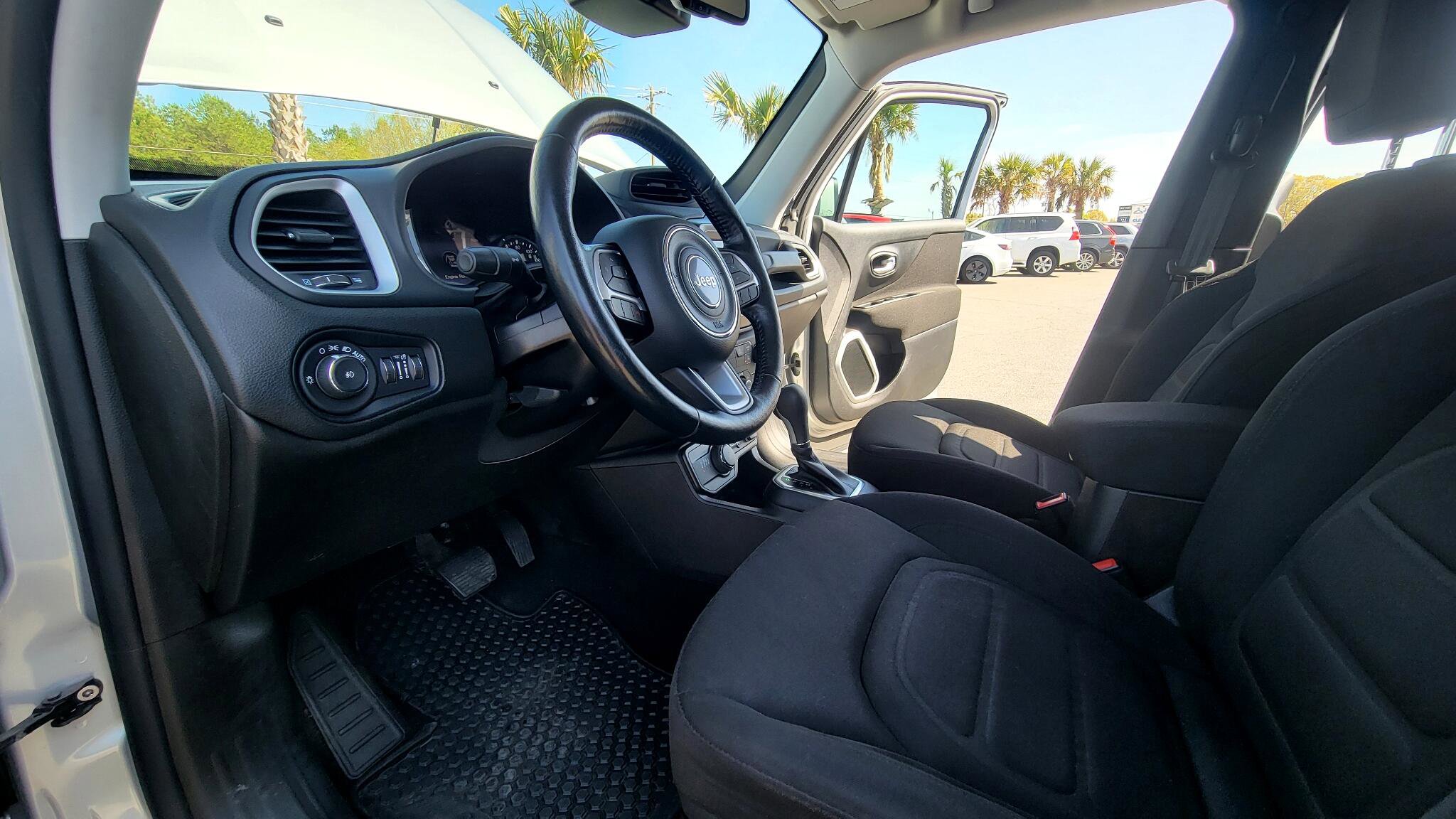 Used 2021 Jeep Renegade Latitude w/ Convenience Group image 24