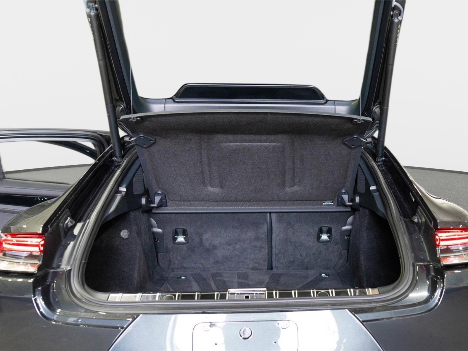 Used 2022 Porsche Panamera 4S image 32