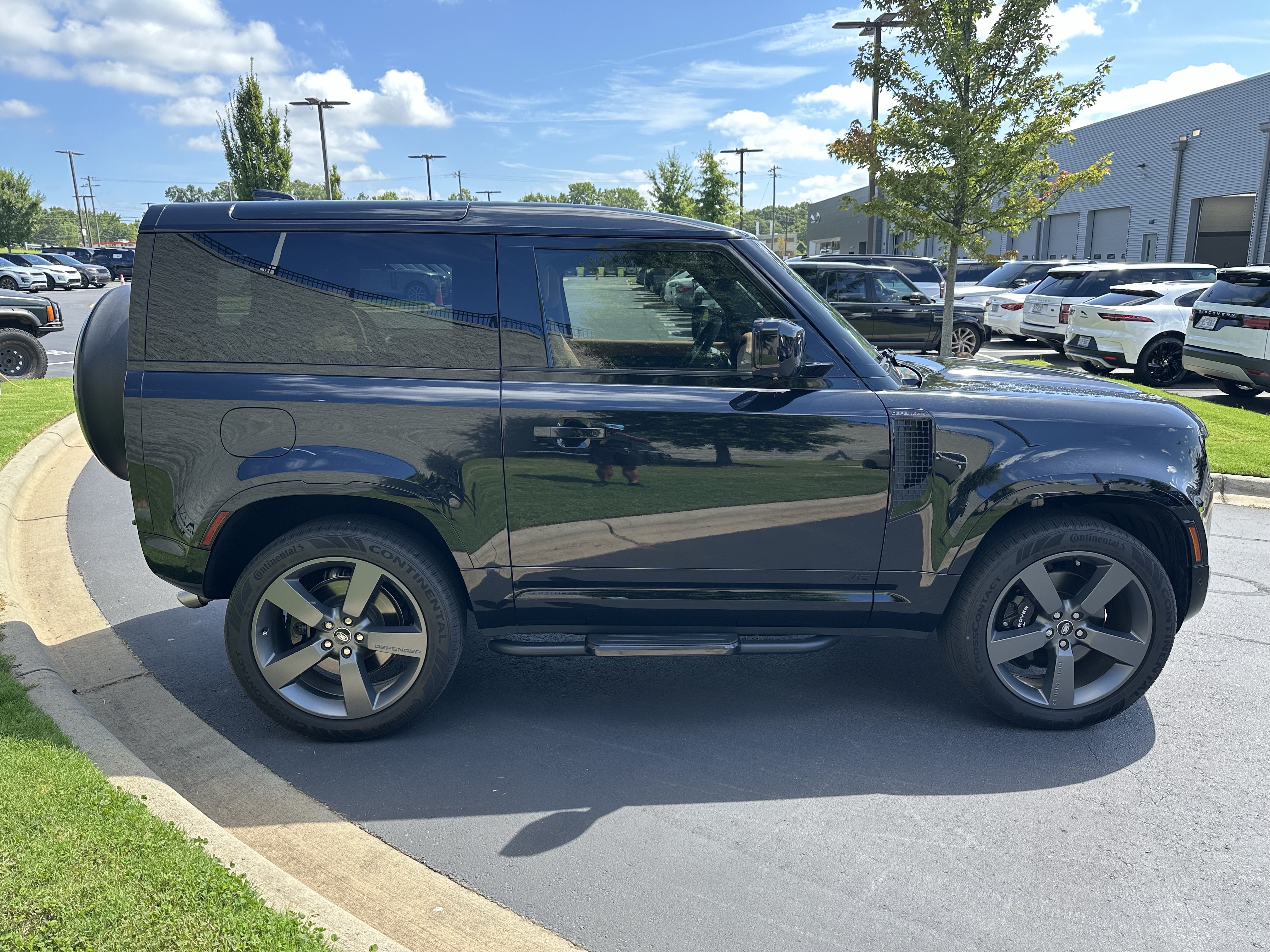Certified 2024 Land Rover Defender 90 V8 AWD/4WD image 8