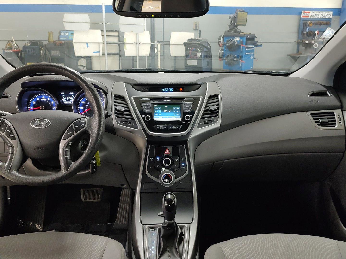 Used 2015 Hyundai Elantra SE w/ Option Group 02 image 16