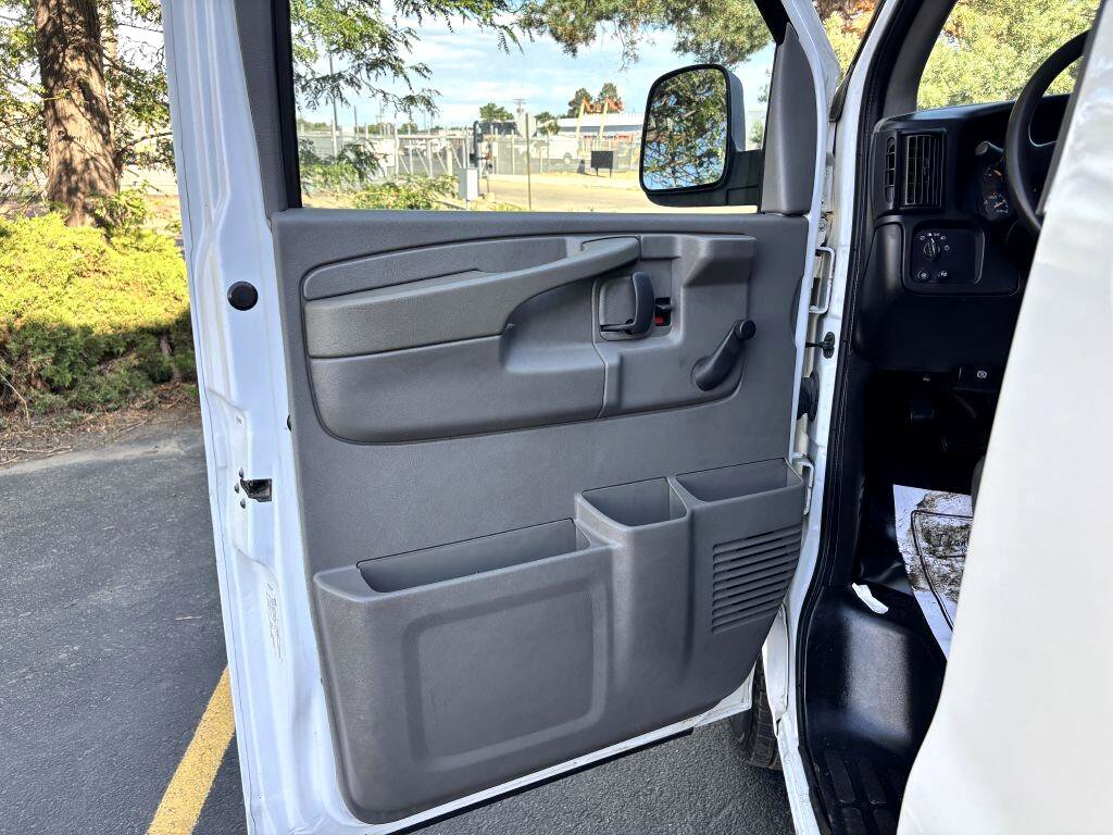 Used 2005 Chevrolet Express 1500 image 14