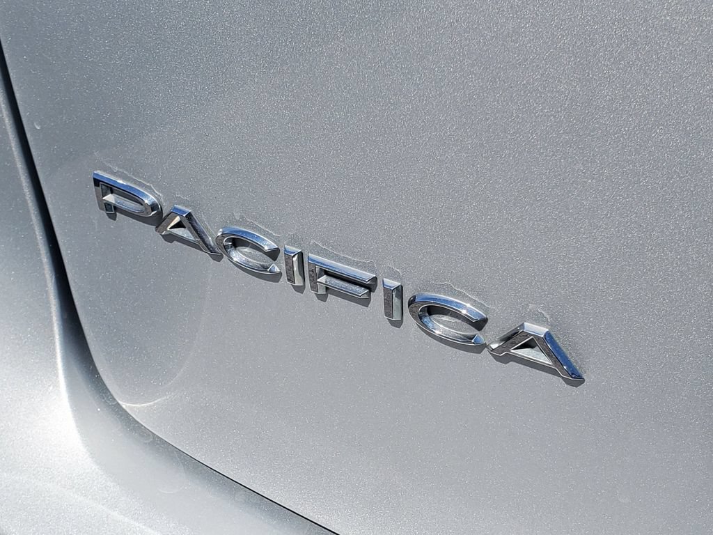 Used 2022 Chrysler Pacifica Limited AWD/4WD image 33