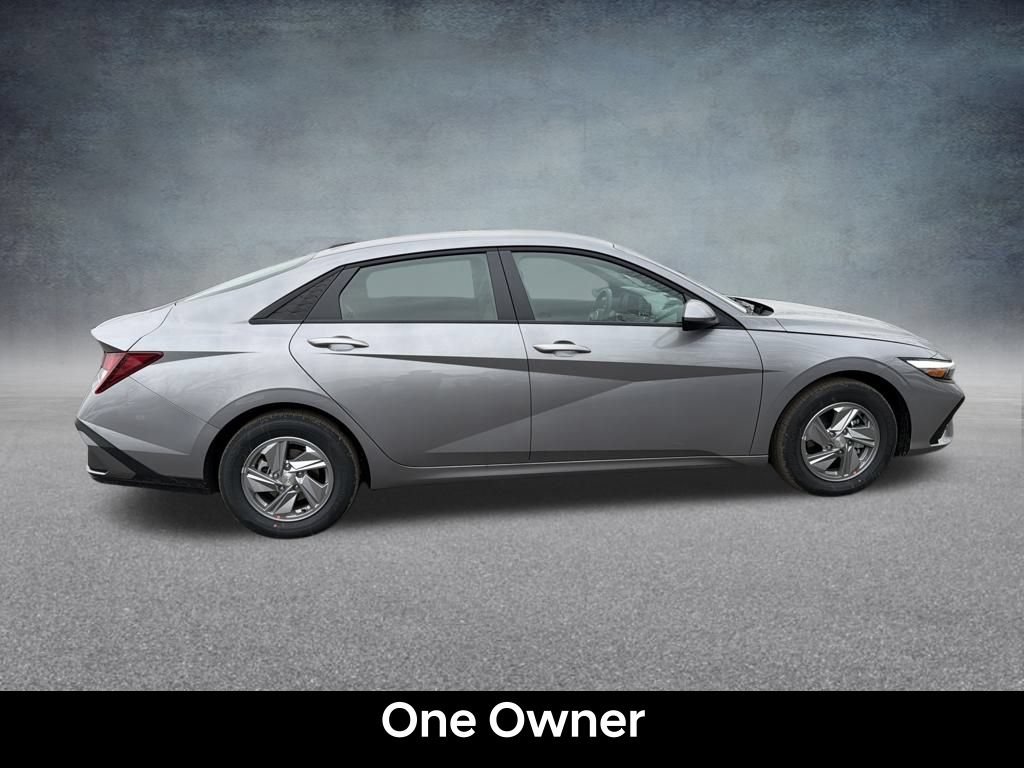 Used 2026 Hyundai Elantra SE w/ Cargo Package FWD image 7