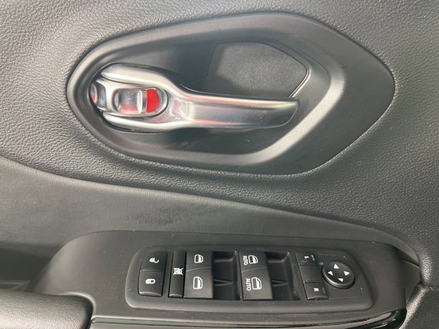 Used 2021 Jeep Cherokee Latitude Plus image 25