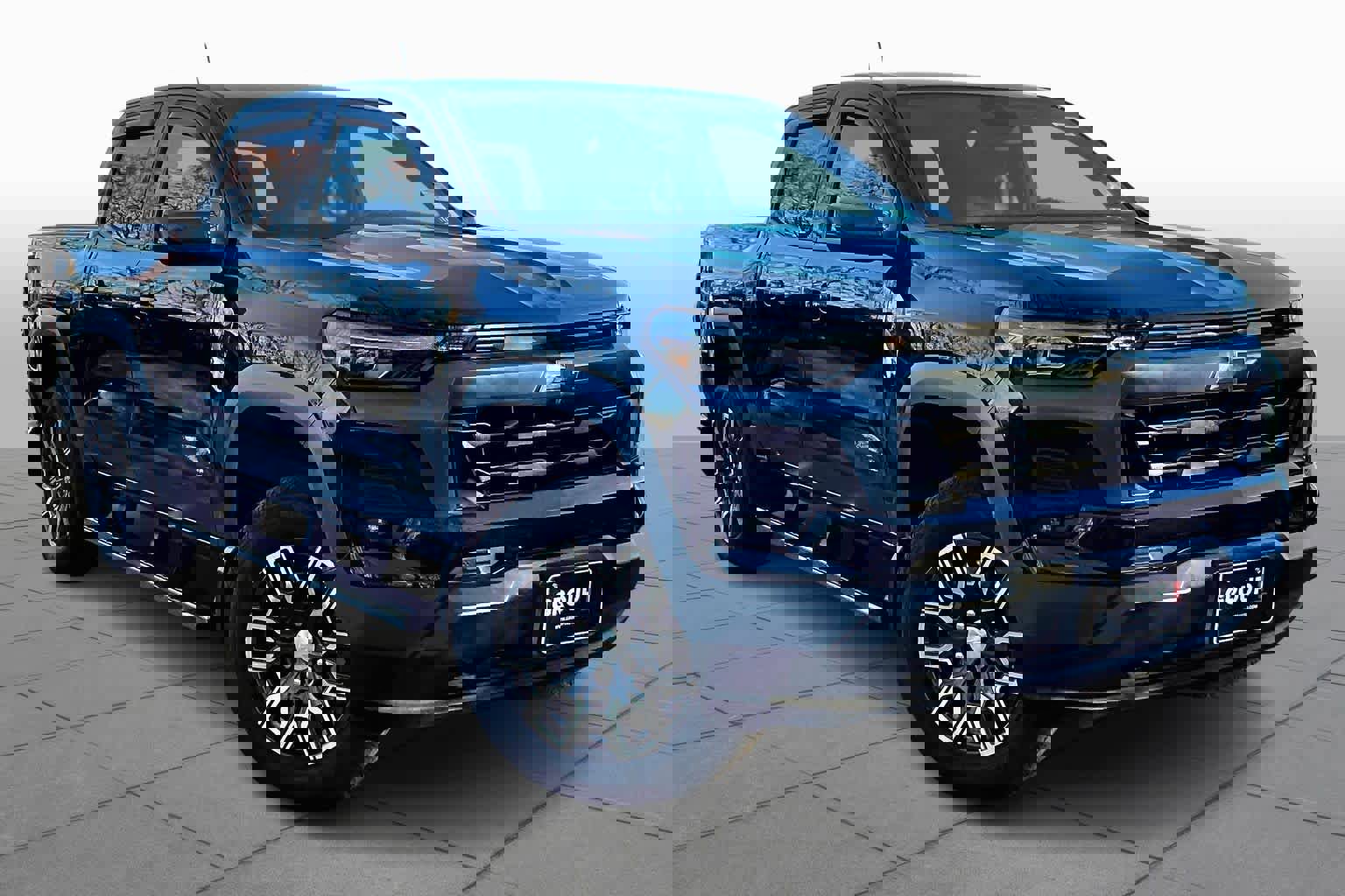 Used 2024 Chevrolet Colorado LT w/ LT Convenience Package III image 2