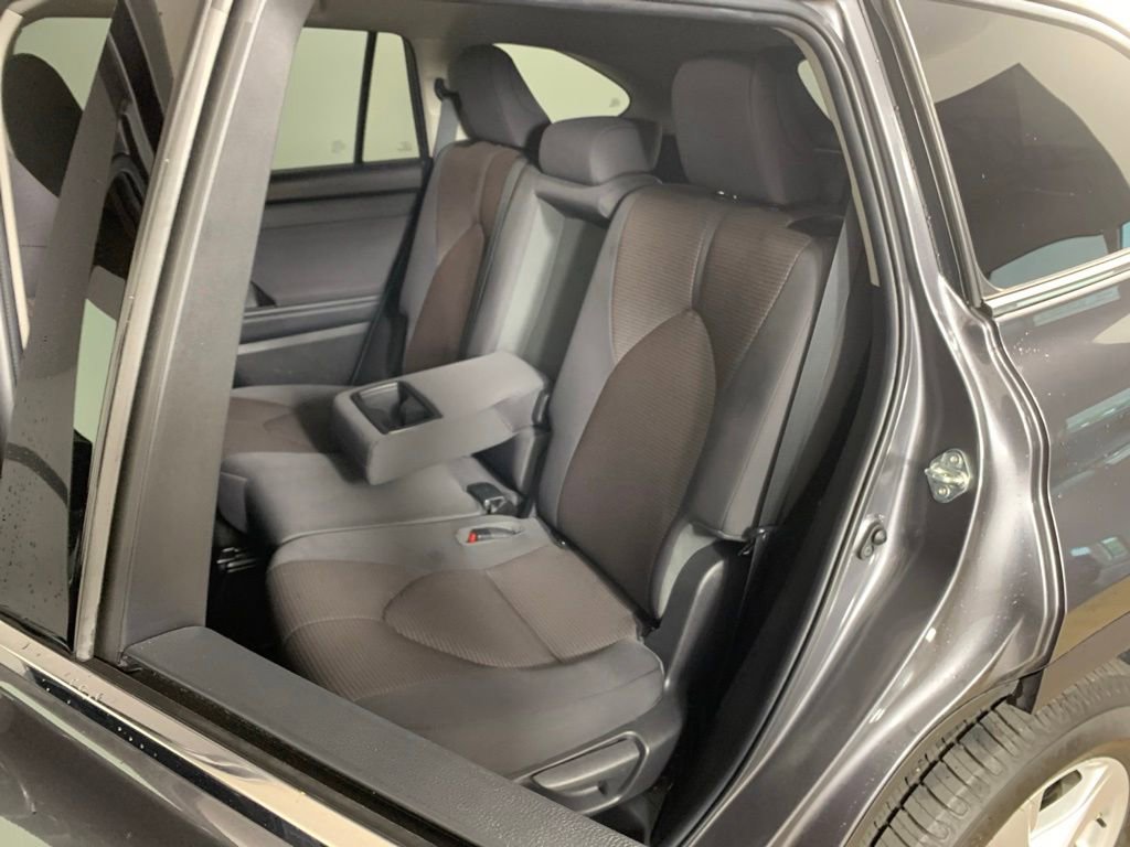 Used 2022 Toyota Highlander LE AWD/4WD image 30