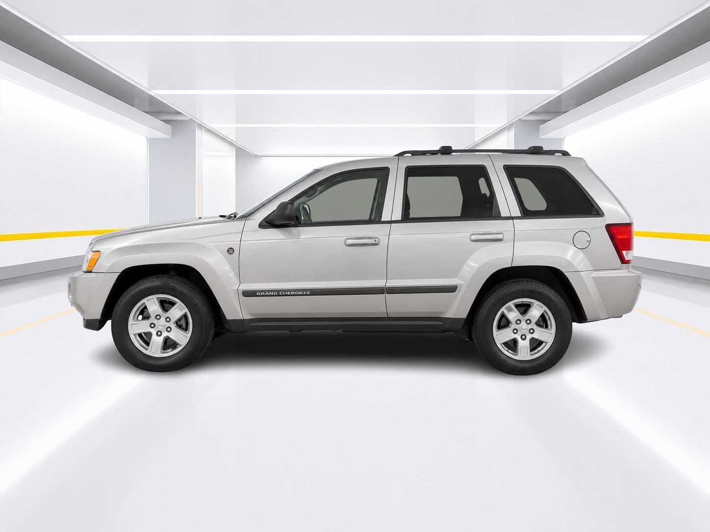 Used 2007 Jeep Grand Cherokee Laredo AWD/4WD image 2