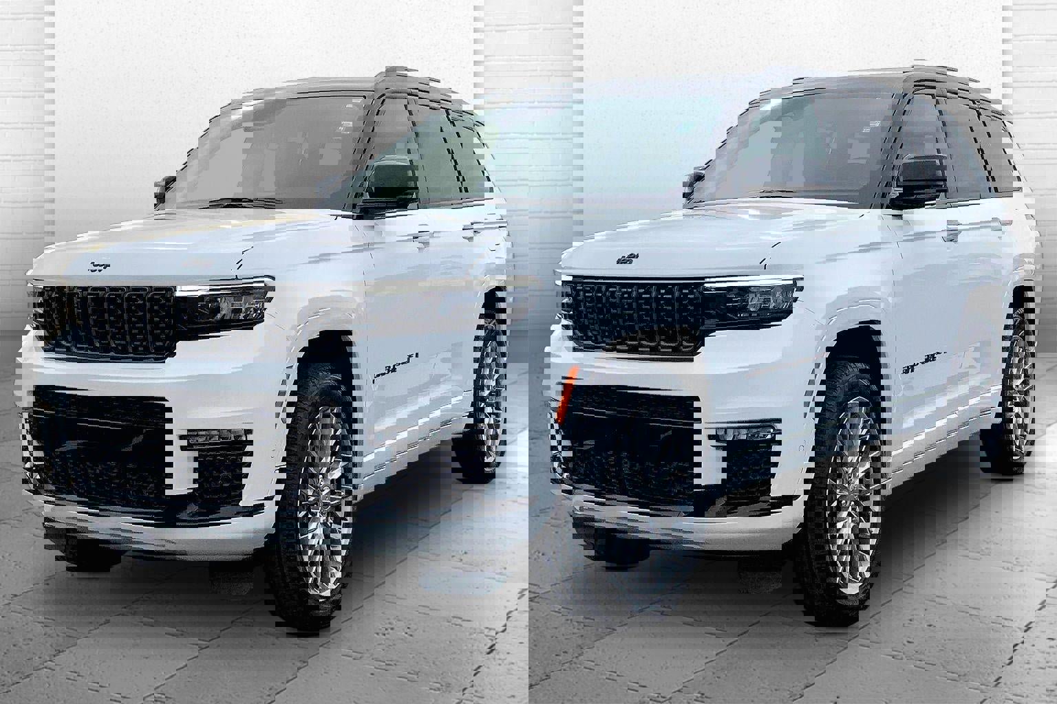 Used 2025 Jeep Grand Cherokee L Summit w/ Obsidian Package AWD/4WD image 12