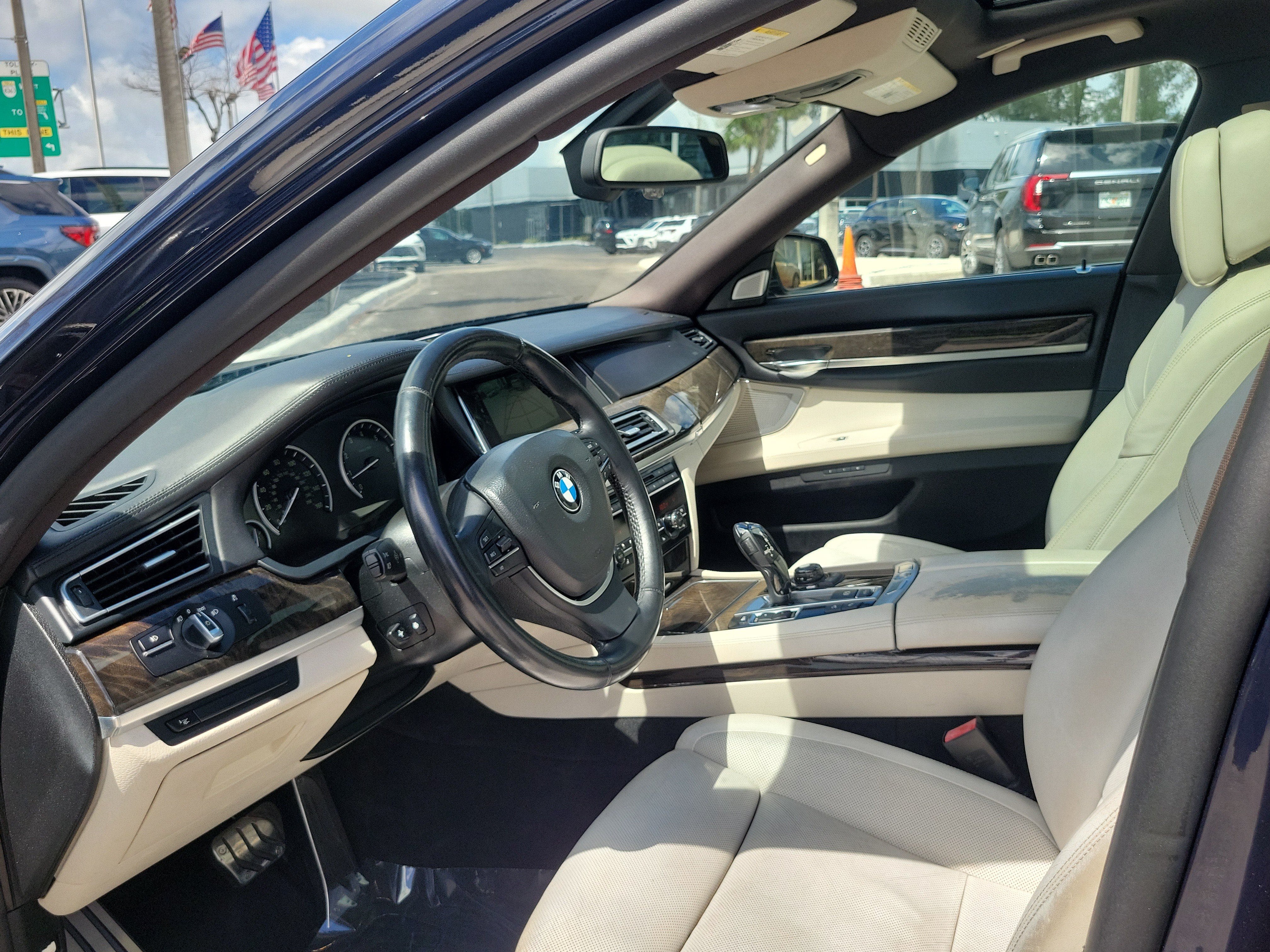 Used 2013 BMW 750Li xDrive AWD/4WD image 12