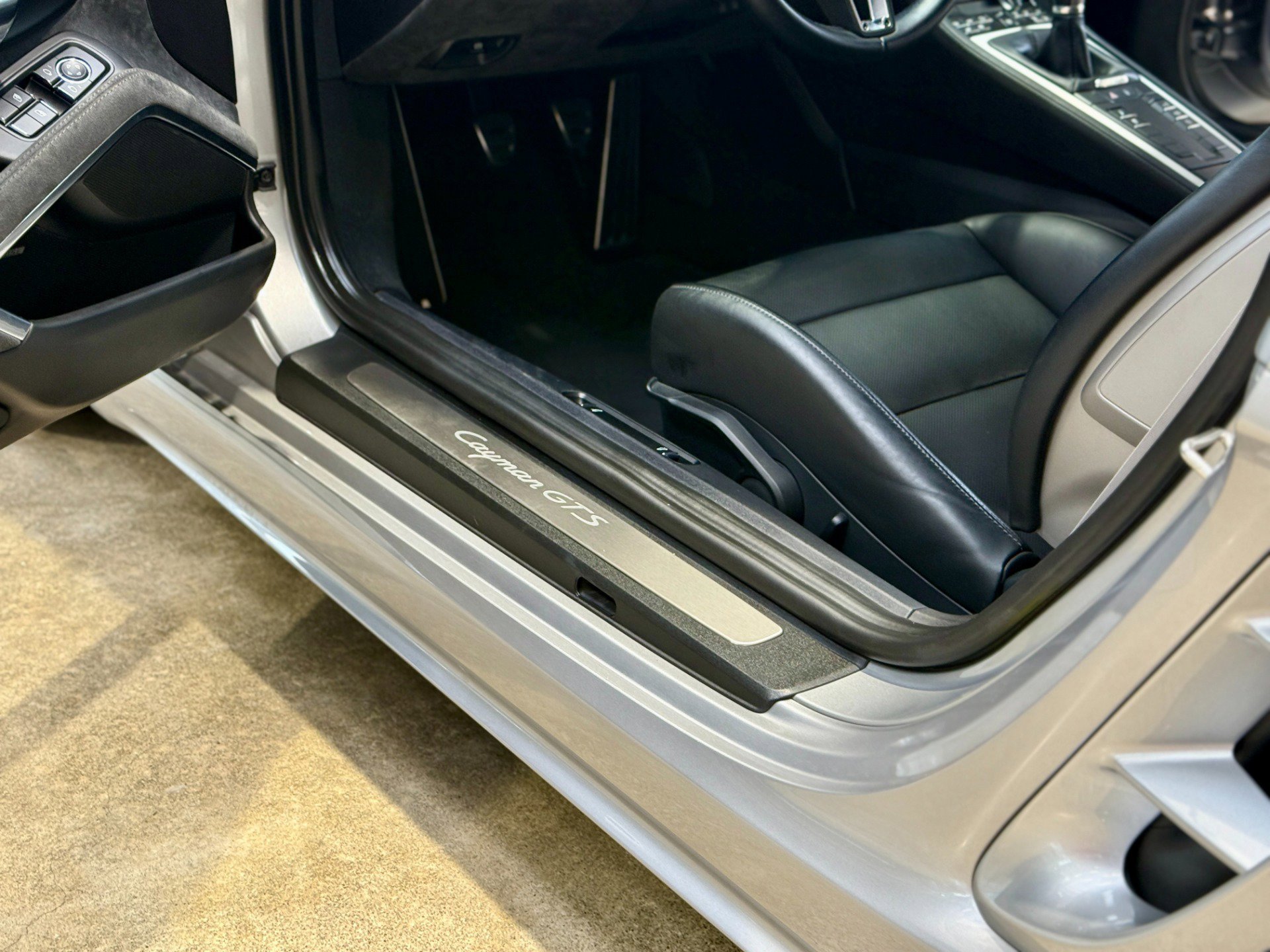 Used 2018 Porsche 718 Cayman GTS image 34