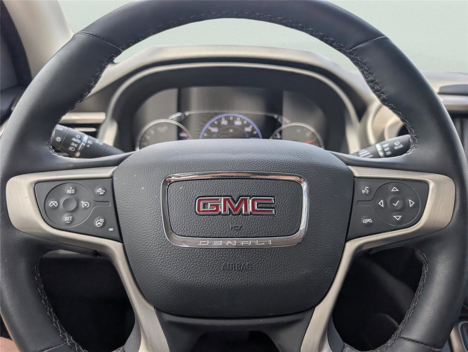 Used 2023 GMC Acadia Denali w/ Denali Ultimate Package FWD image 22