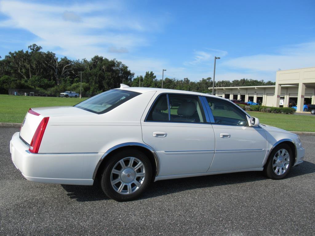 Used 2009 Cadillac DTS FWD image 6