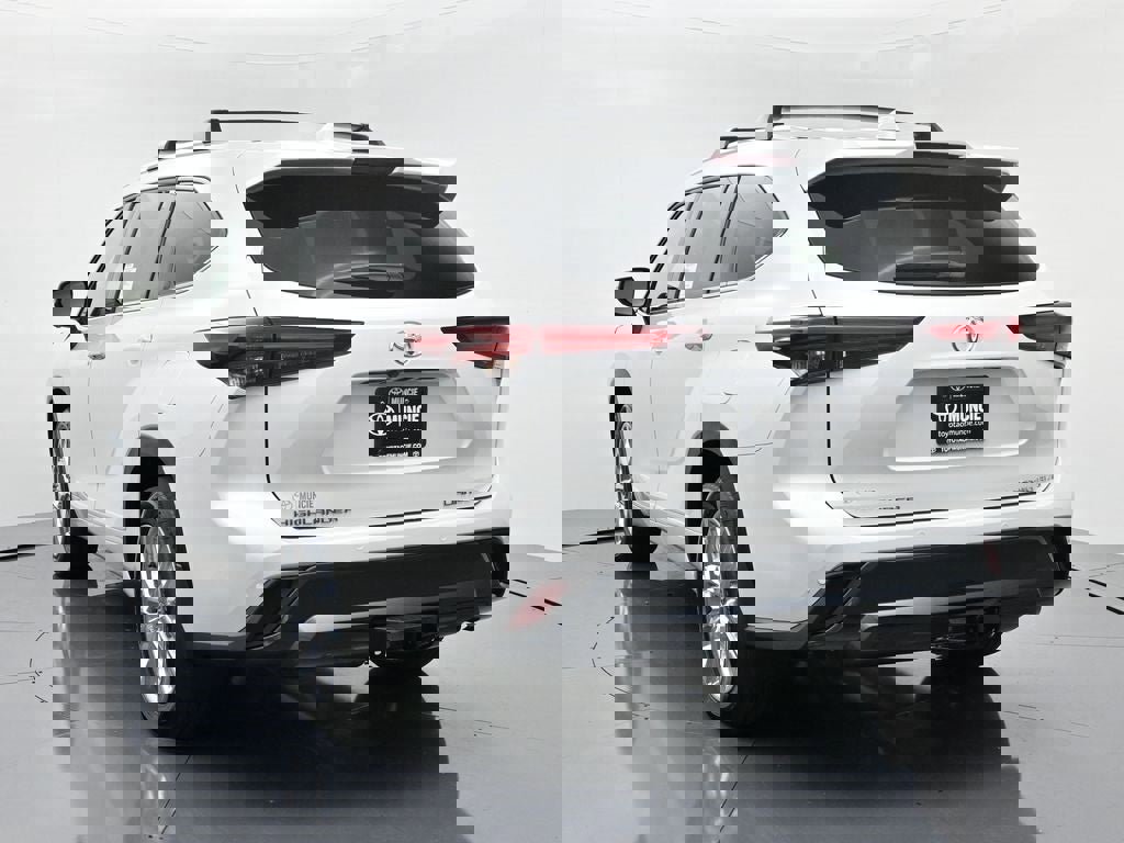 New 2025 Toyota Highlander Limited image 6